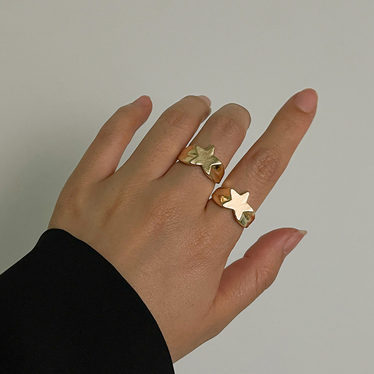 Cold and niche three-dimensional star shaped rings with spicy and beautiful mouth opening English letter bracelets