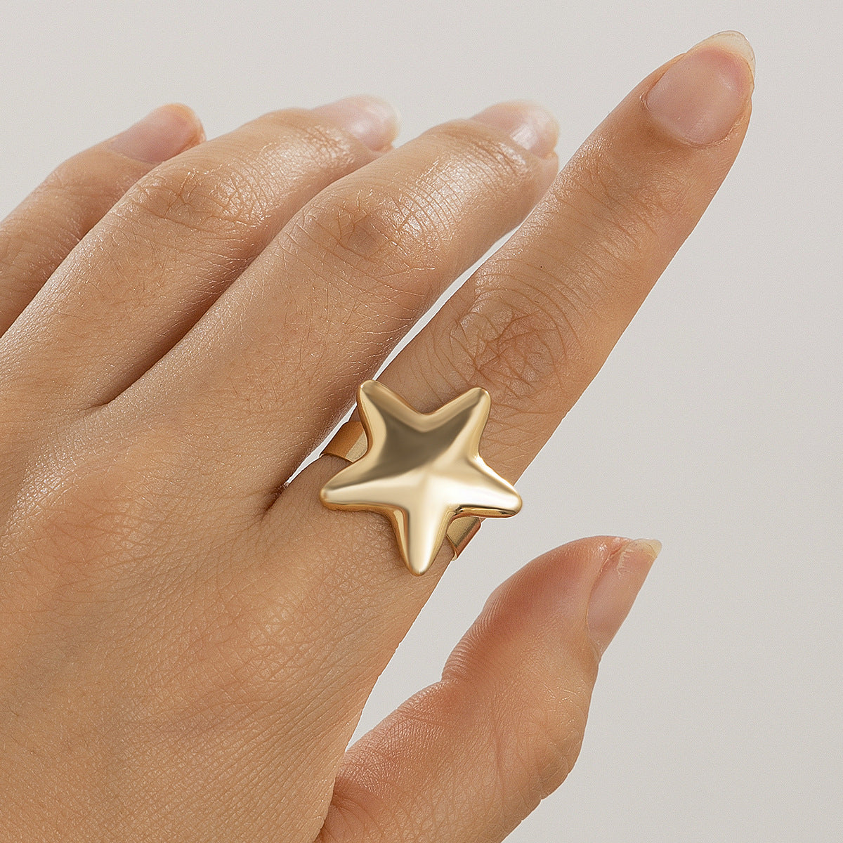 Cold and niche three-dimensional star shaped rings with spicy and beautiful mouth opening English letter bracelets