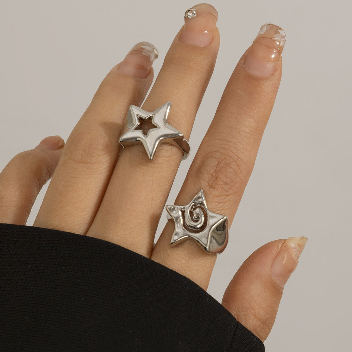 Cold and niche three-dimensional star shaped rings with spicy and beautiful mouth opening English letter bracelets